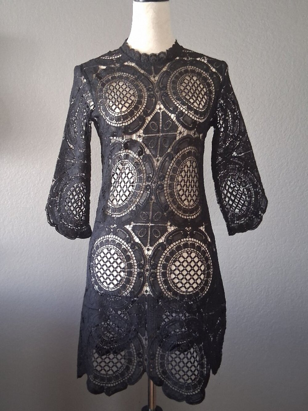 Lace Bodycon Mini Dress - Picture 3 of 7